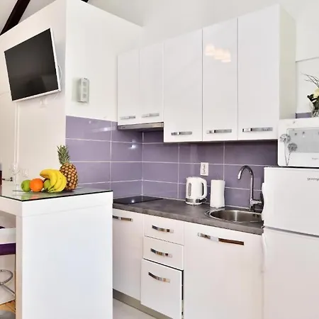 Marigold Stone House شقة