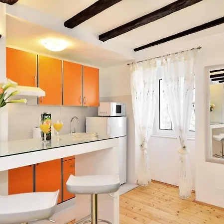 Marigold Stone House 아파트