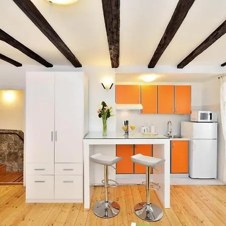아파트 Marigold Stone House